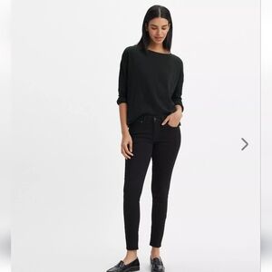 Levis 711 mid rise skinny jeans